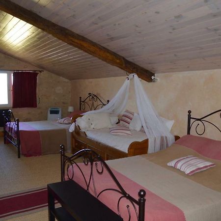 Le Prieure Bed and Breakfast Saint-Pey-de-Castets Esterno foto