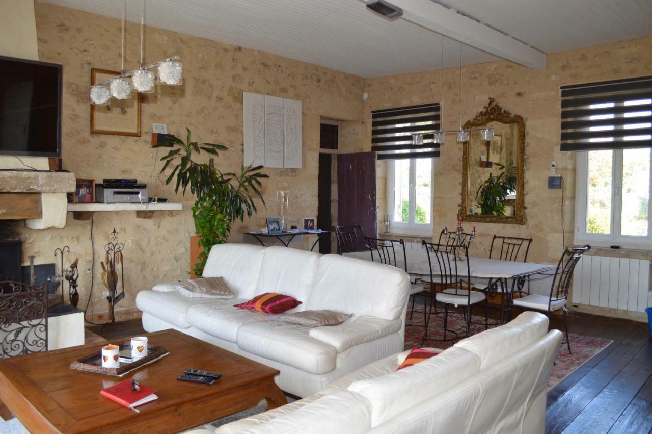 Le Prieure Bed and Breakfast Saint-Pey-de-Castets Esterno foto