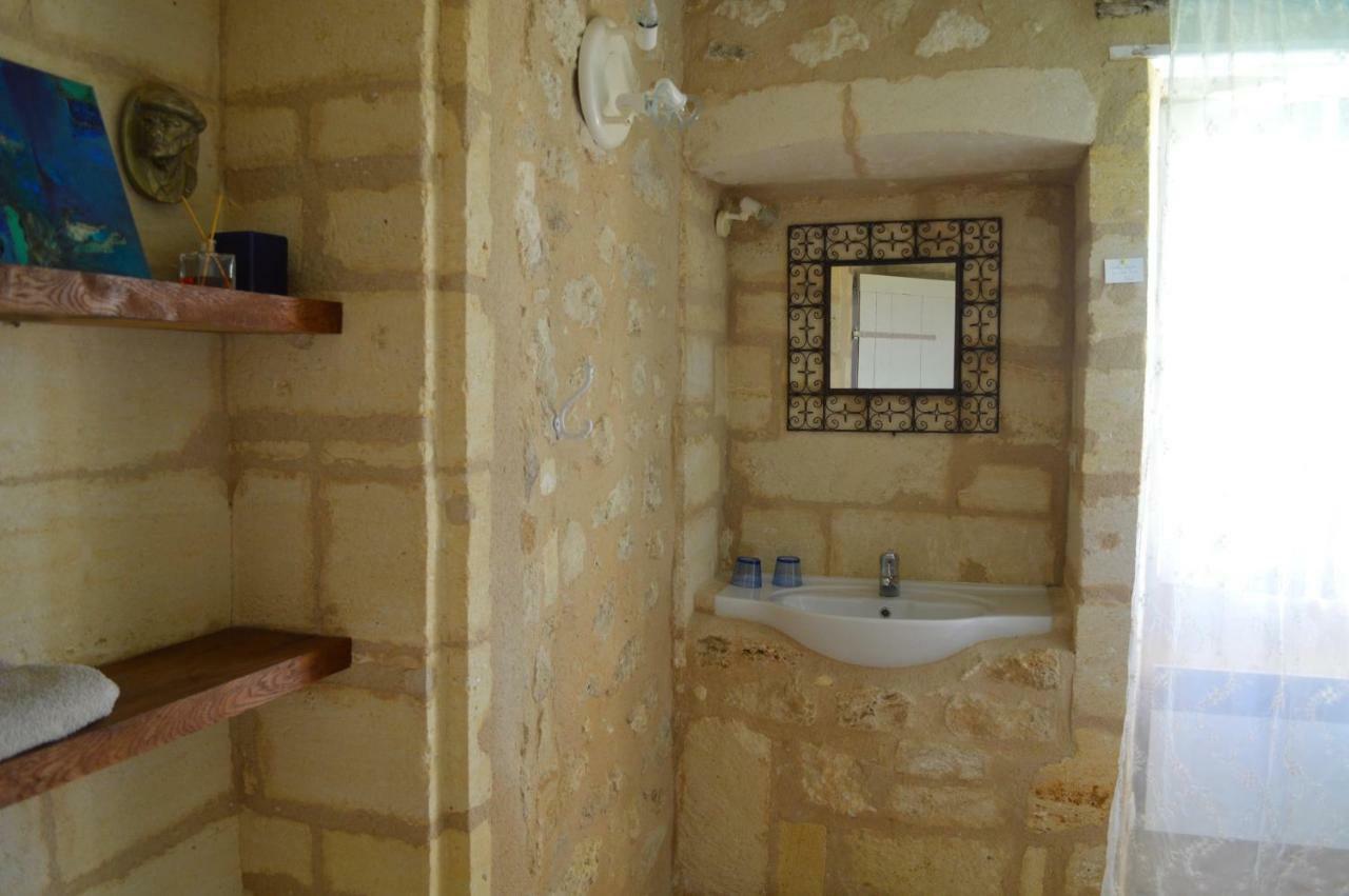 Le Prieure Bed and Breakfast Saint-Pey-de-Castets Esterno foto