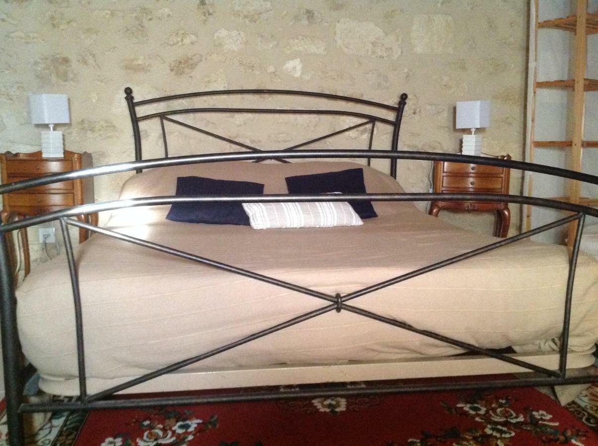 Le Prieure Bed and Breakfast Saint-Pey-de-Castets Esterno foto