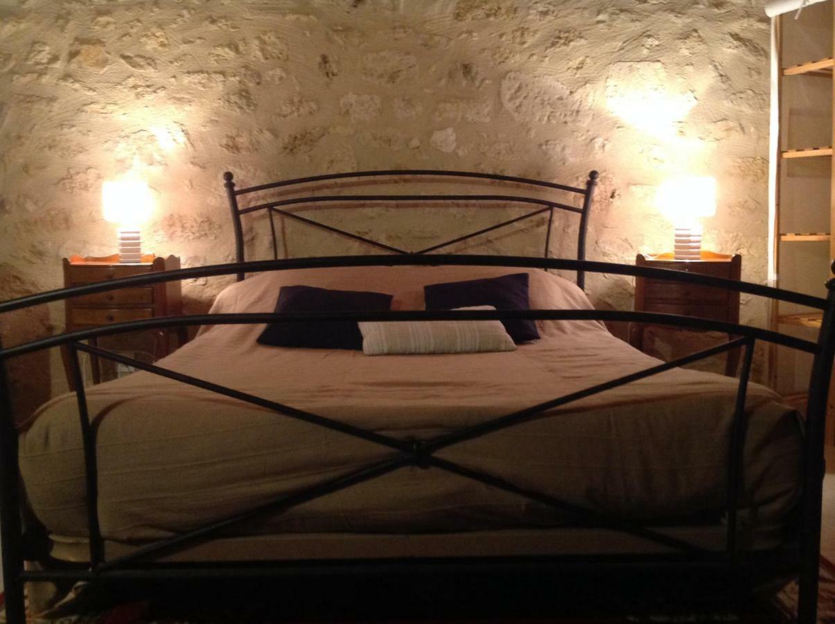 Le Prieure Bed and Breakfast Saint-Pey-de-Castets Esterno foto