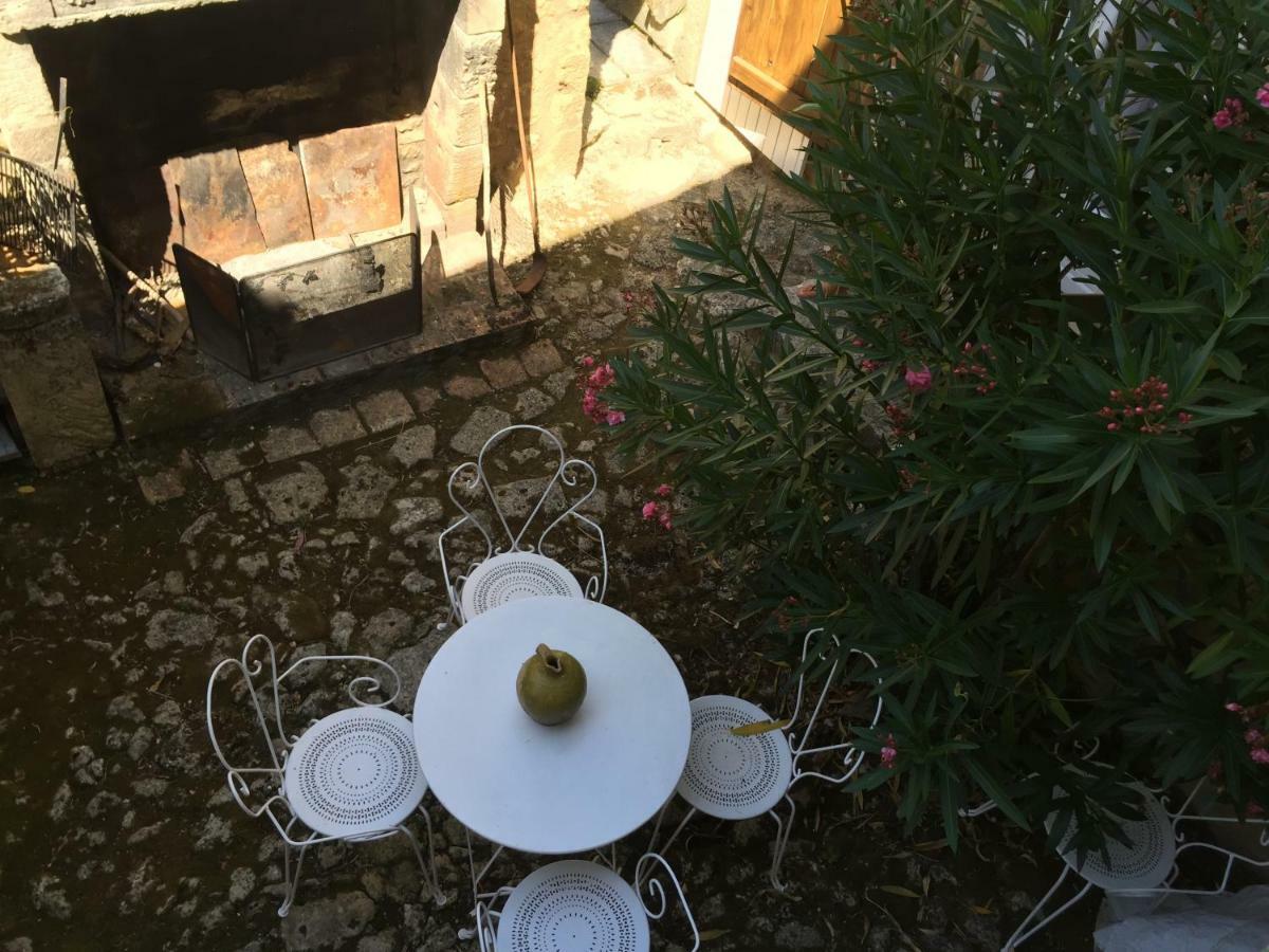 Le Prieure Bed and Breakfast Saint-Pey-de-Castets Esterno foto